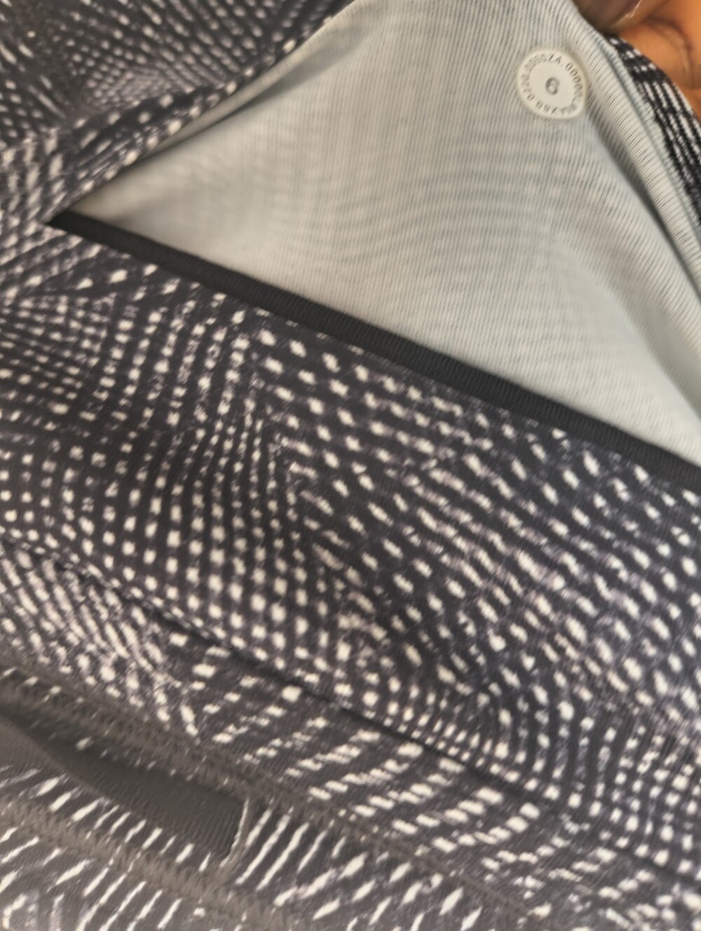 Lululemon workout Tights - Size 6 - Picture 3 of 6